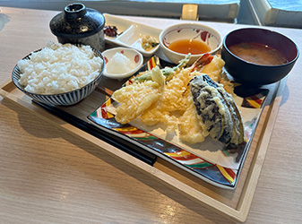 魚問屋の天ぷら定食